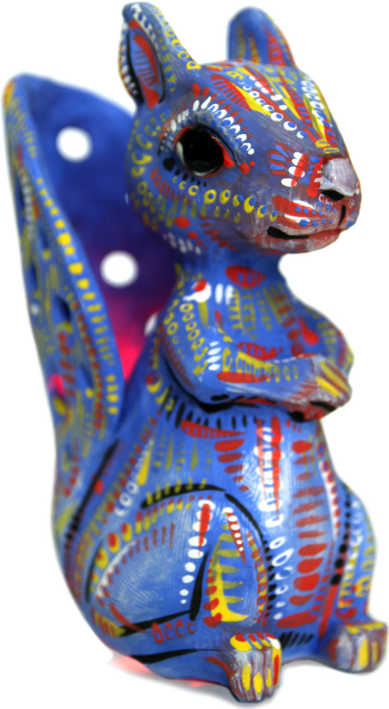 sculpture d›un écureuil bleu qui est aussi une lampe
