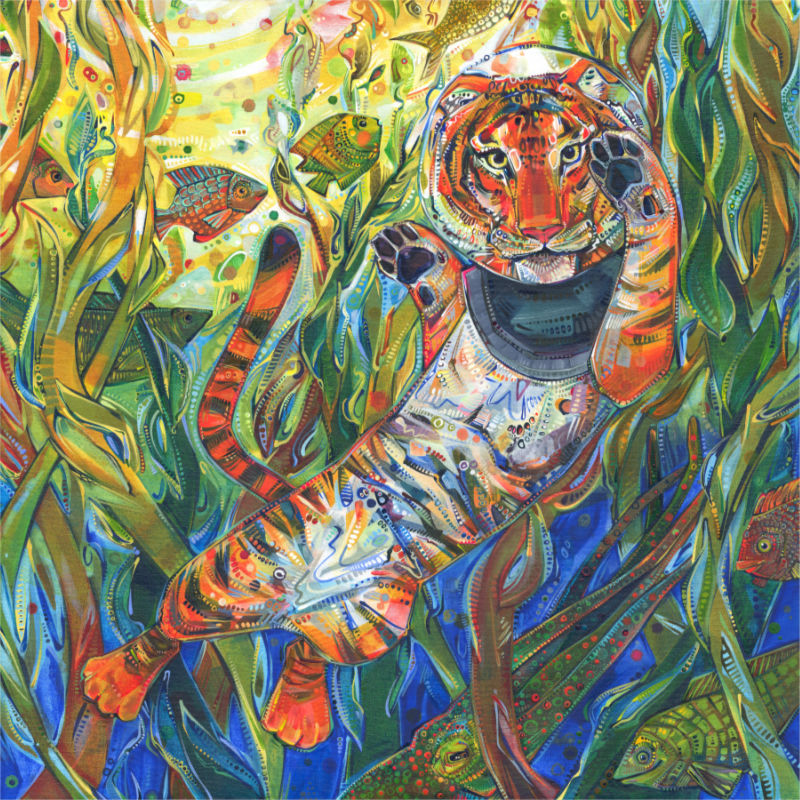 tigre nageant sous l’eau portant un casque de globe en verre entouré d’une jungle d’algues et de poissons, peinture surréaliste par l’artiste franco-américaine Gwenn Seemel
