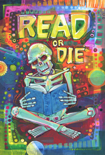 un squelette lisant un livre, un jeu de mot sur le mème “ride or die” mais pour ceux qui adorent les livres plutôt que pour les motos